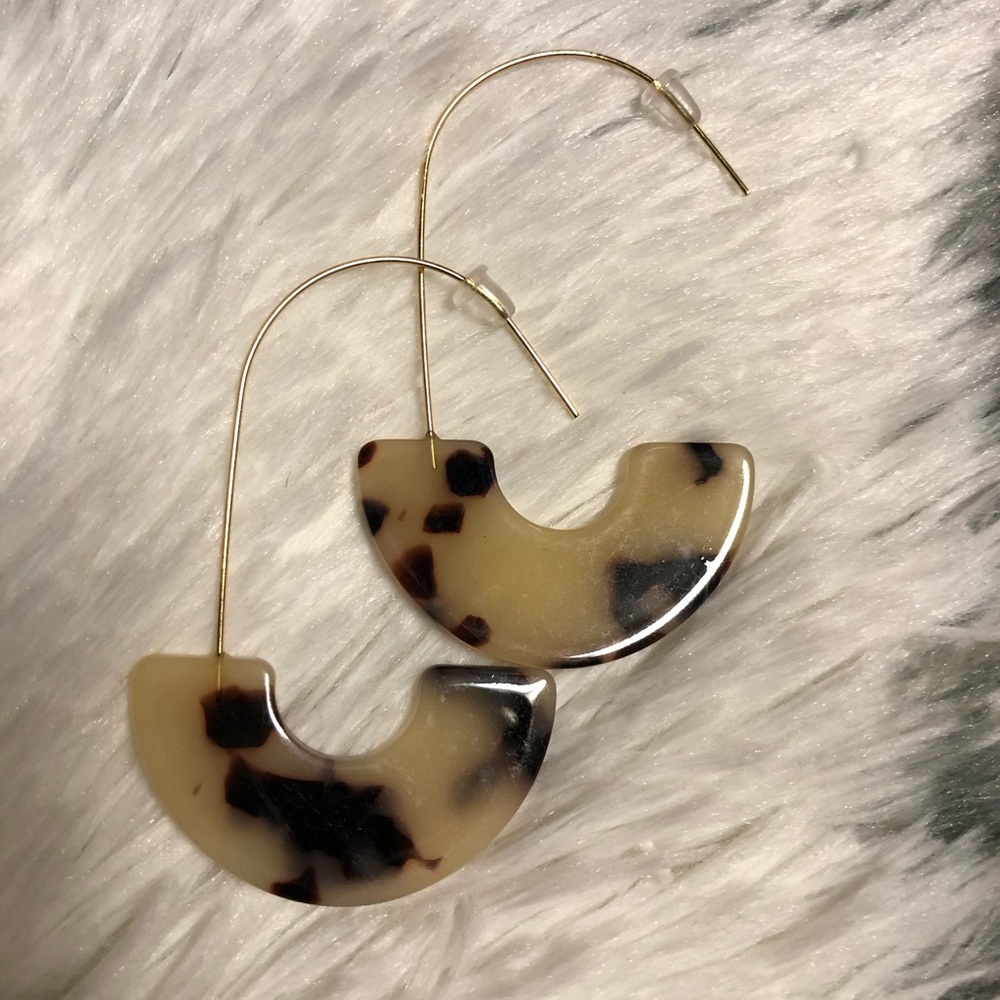 Light Tortoise Fish Hook Earrings!🌟🌟